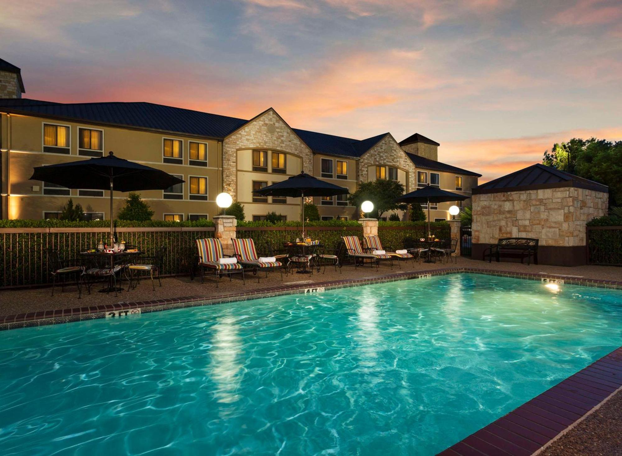 Best Western Plus Lewisville Flower Mound Exterior photo